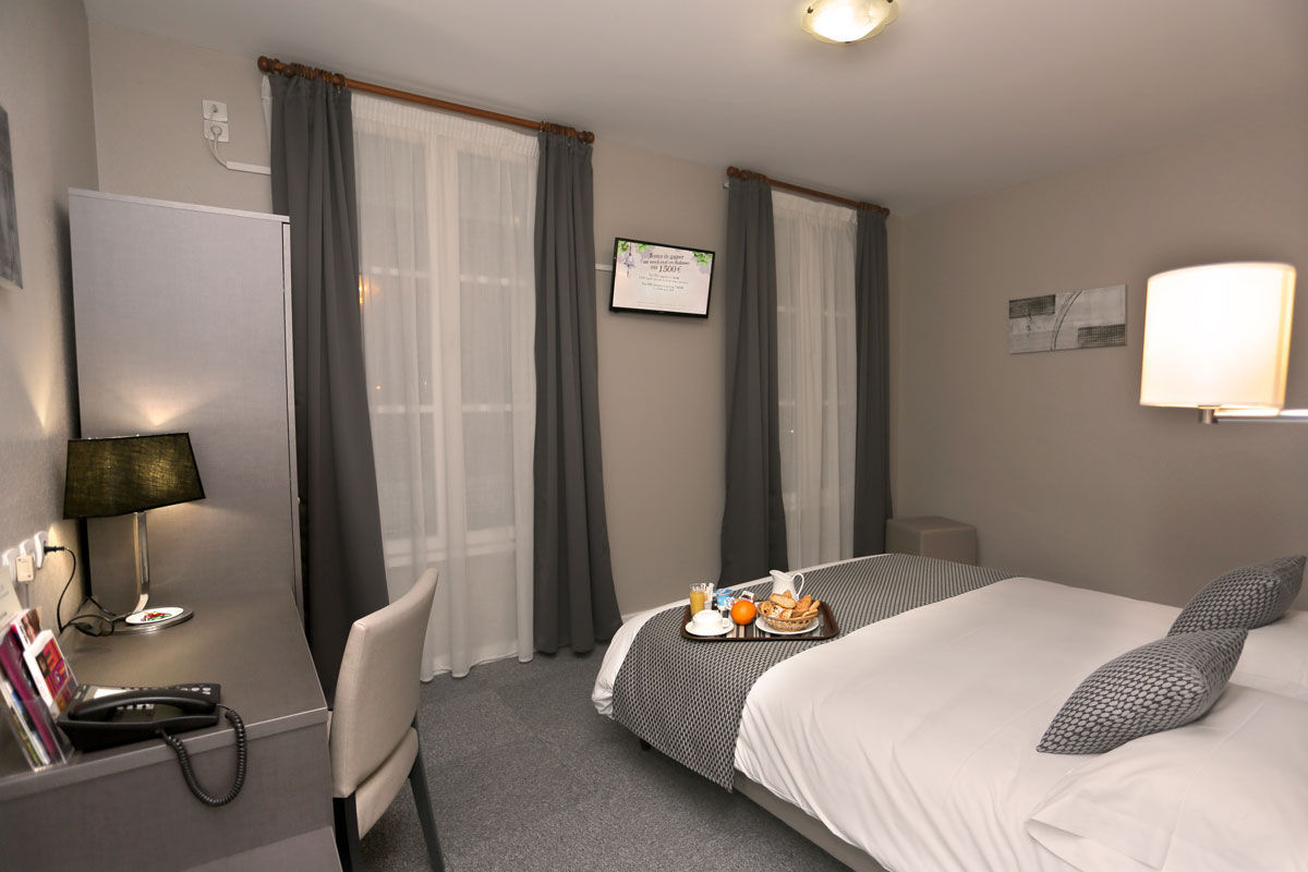 Hotel Henri IV Coutras Exteriör bild